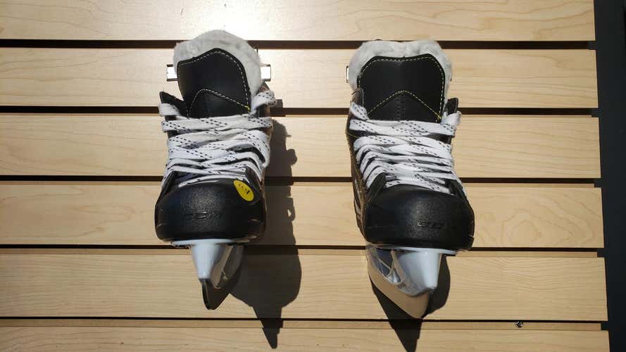 Used Youth CCM Tacks 9040 Hockey Skates Size 11