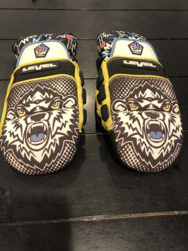 Level WC Race Mitt - Size M (8)