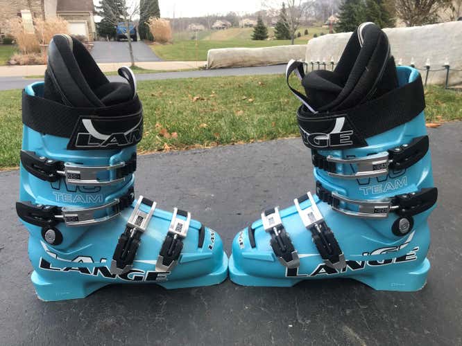 Size 5.5 Used - Like New - Women's / Girl's Lange World Cup Ski Boots Powder Blue