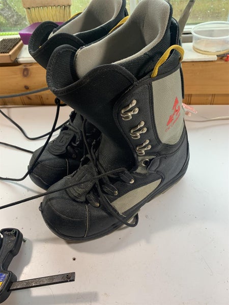 Unisex Size 11 (Women's 12) Burton Progression All Mountain Snowboard Boots