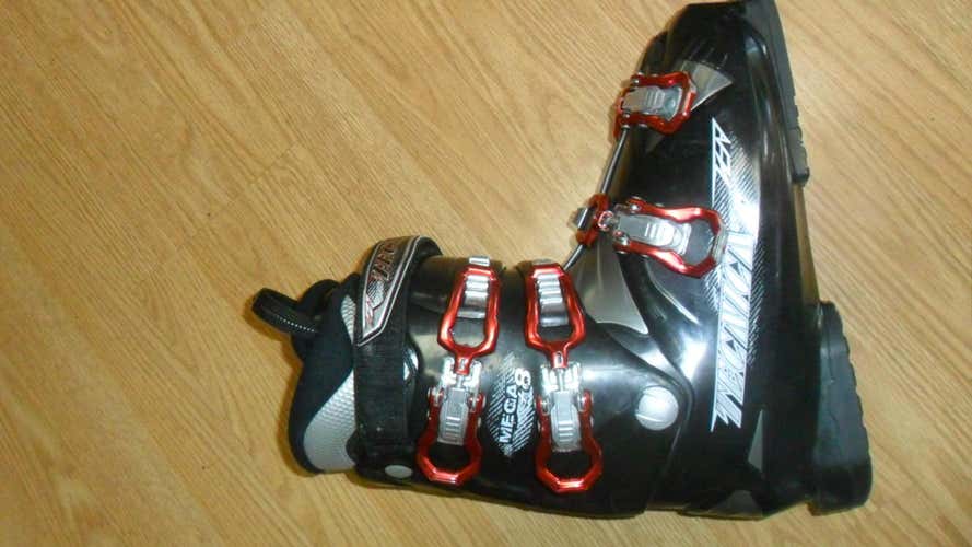 Used Men's All Mountain Tecnica Ski Boots Medium Flex
