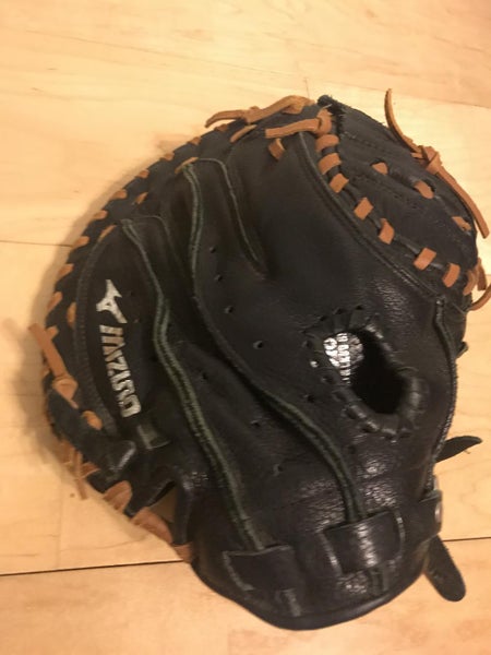 Black Used Kid Pitch (9YO-13YO) Mizuno Right Hand Throw Catcher's Prospect Baseball Glove 11.5"