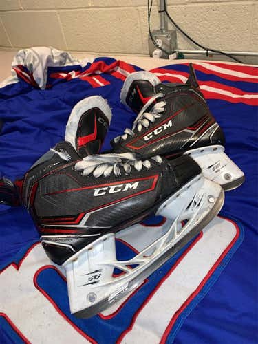 Senior CCM JetSpeed FT370 Extra Wide Width  Size 8 Hockey Skates