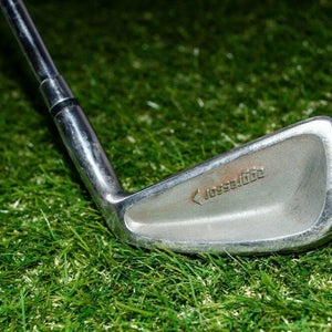 Wilson 	Aggressor	7 Iron 	Right Handed	36.75"	Steel 	Stiff 	New Grip