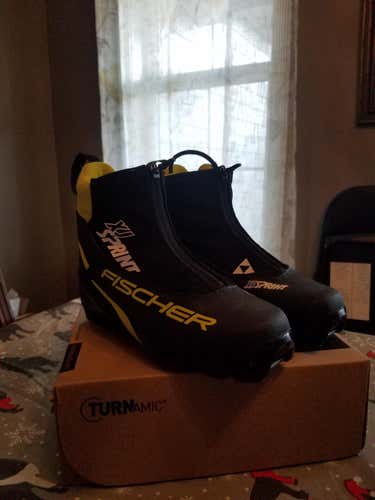 Size 2.0 Used Fischer XJ Sprint Cross Country Ski Boots