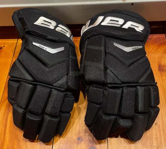 Black Senior Bauer Supreme One.6 14" Gloves