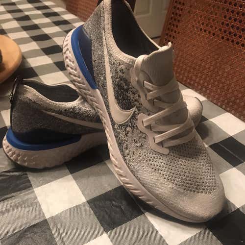 White Unisex Size 10 (Women's 11) Nike Shoes