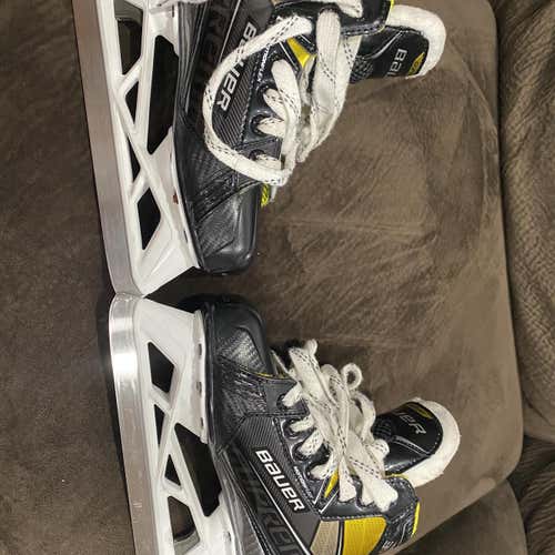 Junior Bauer Supreme 3s Regular Width Size 3 Hockey Goalie Skates