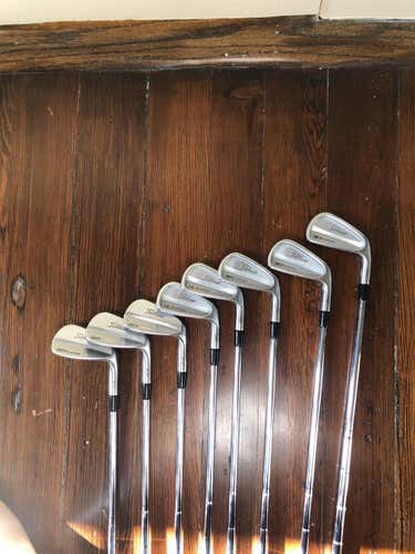 Titleist Combo MB/CB 712 Forged 3-9, PW ~ S300 Shaft ~ Lamkin Midsize Grips