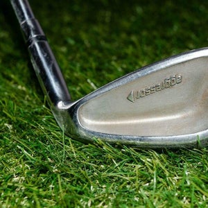 Wilson 	Aggressor 	8 Iron 	Right Handed 	36.25"	Steel 	Stiff 	New Grip