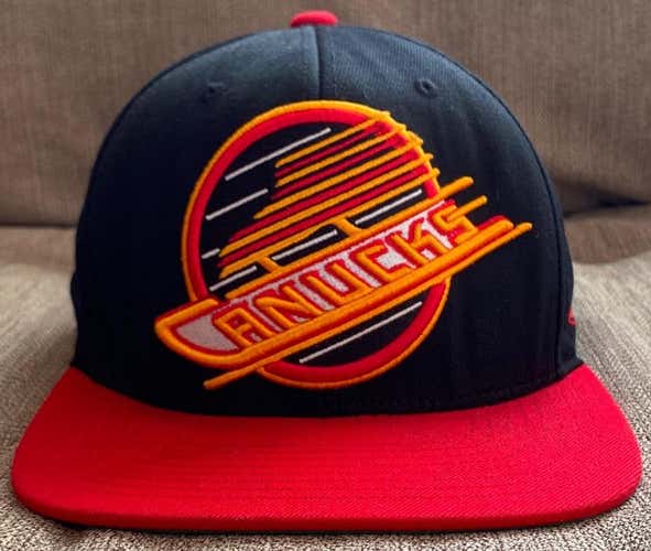 Used Vancouver Canucks Flying Skating One Size Fits All Mitchell & Ness Hat