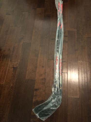 Price is for 2 New Senior Bauer Right Handed Vapor FlyLite Hockey Sticks Toe Pattern