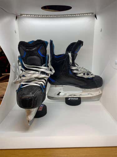 Junior Bauer Nexus N9000 Extra Wide Width Size 4 Hockey Skates