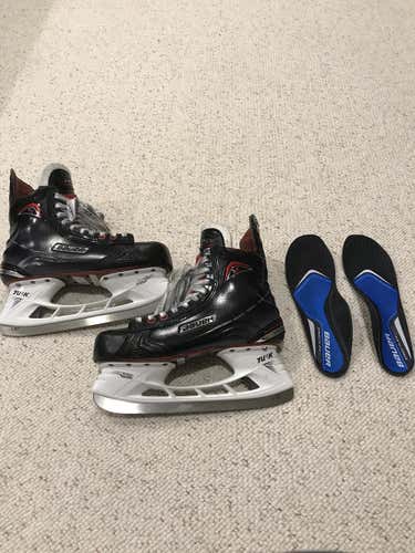 Brand New Senior Bauer Vapor 1X Hockey Skates Size 10.5 D Width. Comes with Size 10.5 Speedplates