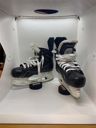 Junior Bauer Supreme 170 Regular Width Size 3.5 Hockey Skates