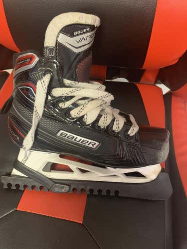 Used Junior Bauer Vapor x700 Goalie Skates Regular Width Size 3.5