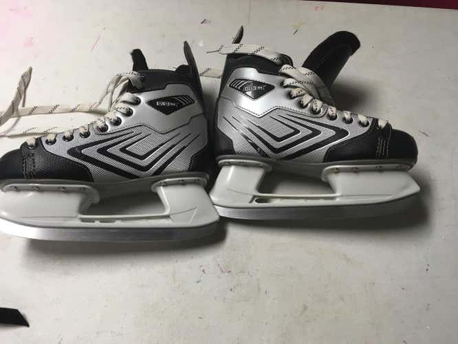 Used Junior CCM Hockey Skates Regular Width Size 6