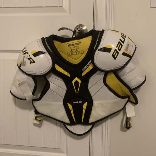Large Bauer Supreme One40 Shoulder Pads