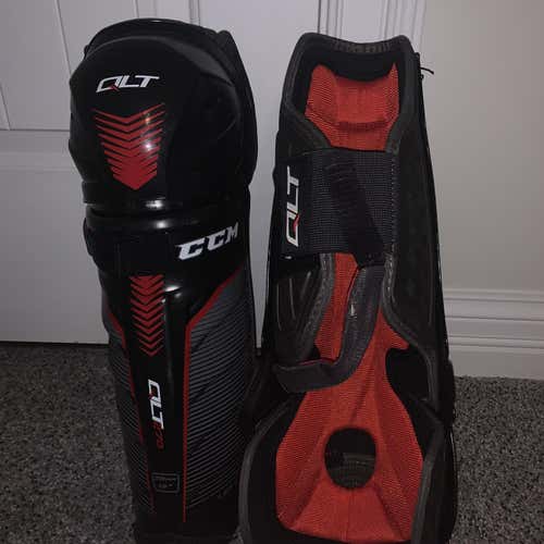 CCM QuickLight 270 15” Shin Pads