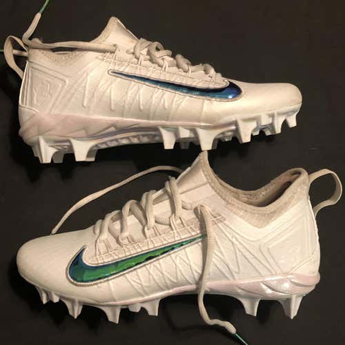 White Men's Molded Cleats Low Cut