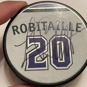 LUC ROBITAILLE 500th Goal Los Angeles Kings AUTOGRAPHED Signed NHL Hockey Puck