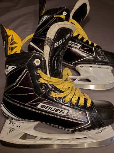 Lightly Used Bauer Supreme Matrix/S180 Skates Size 8 D
