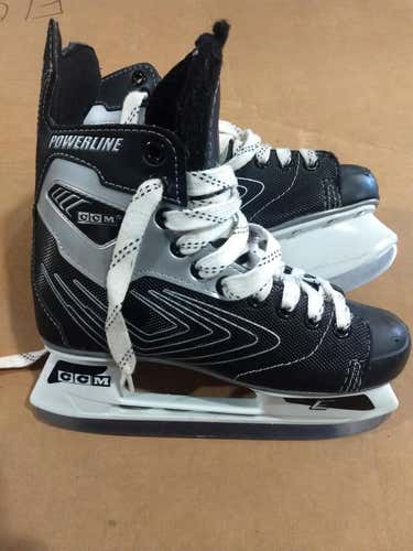 Used Junior CCM Powerline Hockey Skates Regular Width Size 5