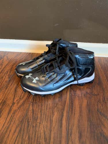 Black Men's Molded Cleats Mid Cut