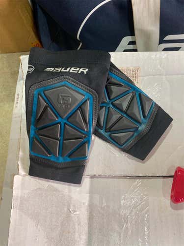 Black Senior Bauer Wrist guards