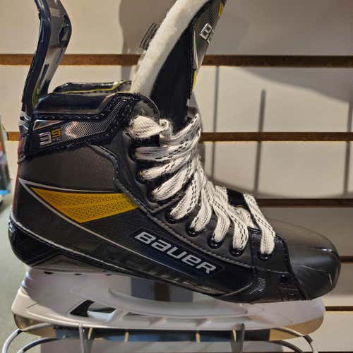New Intermediate Bauer Supreme 3s Pro Hockey Skates Regular Width Size 4.5D Fit 2
