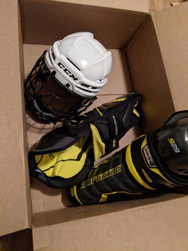 White New Medium CCM Tacks 910 Helmet new Bauer S29 14" shin