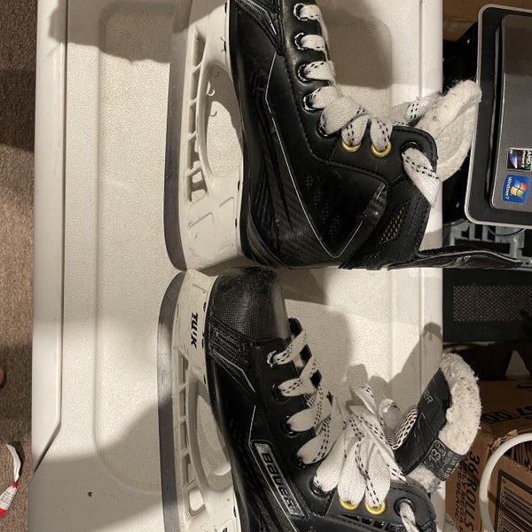 Youth Bauer Supreme 160 Size 13 Hockey Skates