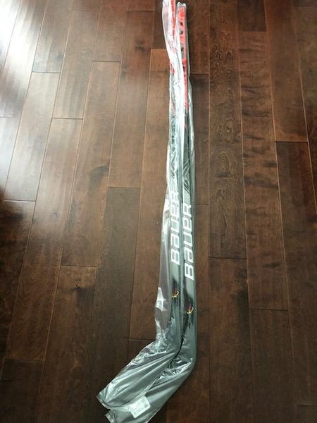 Price is for 1 New Senior Bauer Right Handed Vapor FlyLite Hockey Stick Mid Pattern