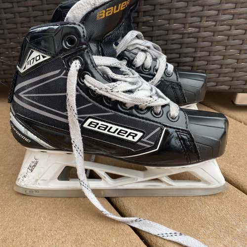 Junior Bauer Supreme S170 Regular Width Size 3 Hockey Goalie Skates