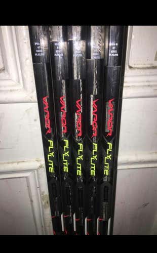 Senior Right Handed Vapor FlyLite Mid Pattern Pro Stock Hockey Stick