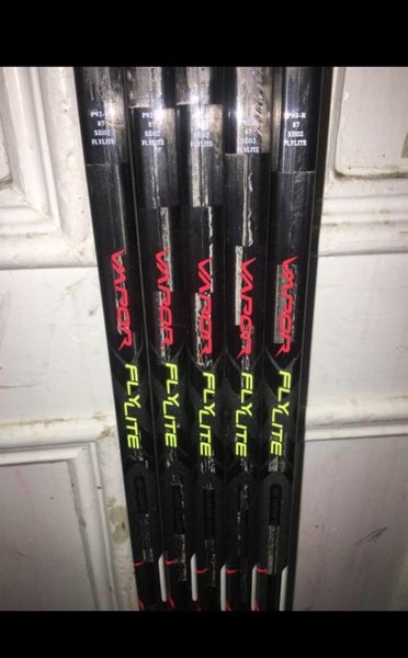 Senior Right Handed Vapor FlyLite Mid Pattern Pro Stock Hockey Stick