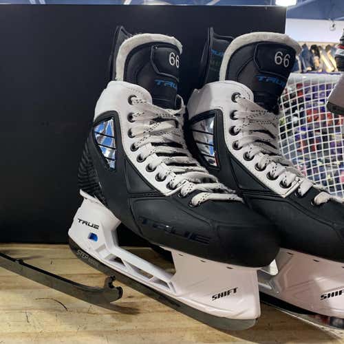 Senior True Pro Custom Extra Wide Width  Size 9.5 Hockey Skates