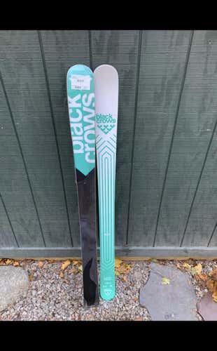 Women's 2019 Black Crows Captis Skis