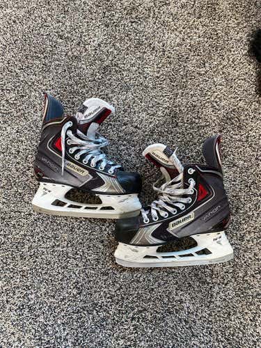 Junior Bauer Vapor X60 Regular Width Size 6.5 Hockey Skates
