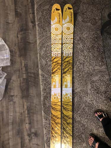 Used Unisex Other Skis