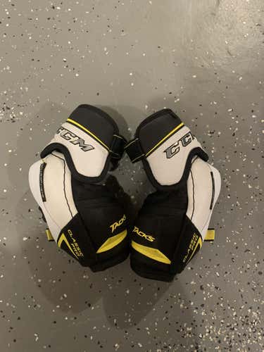 Used Junior Large CCM Tacks Classic Pro Elbow Pads