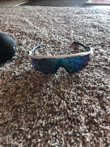 White Adult One Size Fits All Oakley Sunglasses