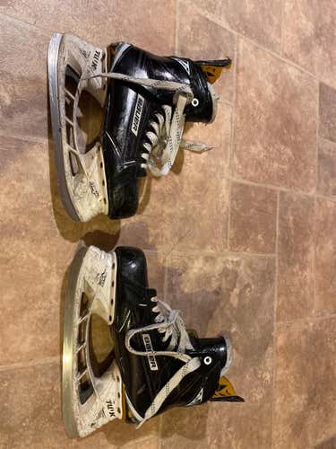 Senior Bauer Supreme 180 Regular Width Size 8 Hockey Skates