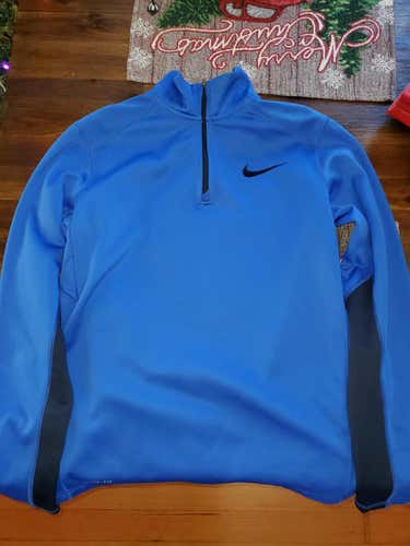 Blue Nike therma-fit sweatshirt