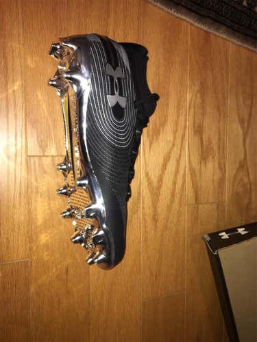 Men's Size 11 UA Spotlight Cleats For Football/ Lacrosse 50-55$; Retail: $100