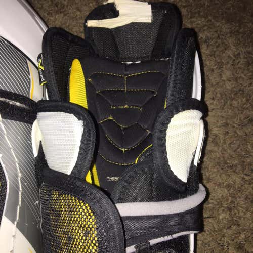 Junior Bauer Supreme 190  Shin Pads