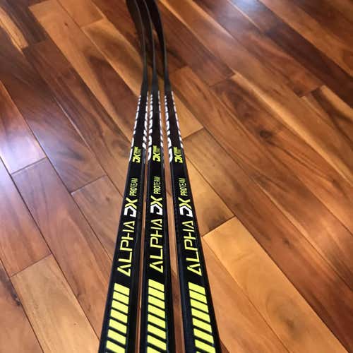 Senior Right Handed Alpha DX Pro Team W28 75 Fle Pattern Hockey Stick