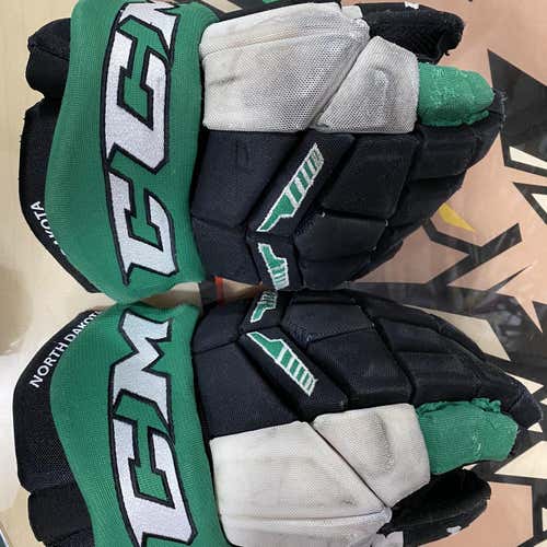North Dakota Fighting Sioux Hawks Green Senior CCM Pro Model 14" Pro Stock Gloves