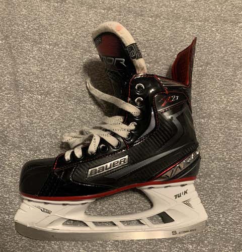 Junior Bauer Vapor X2.7 Regular Width Size 6 Hockey Skates