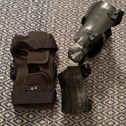 Black Knee Braces